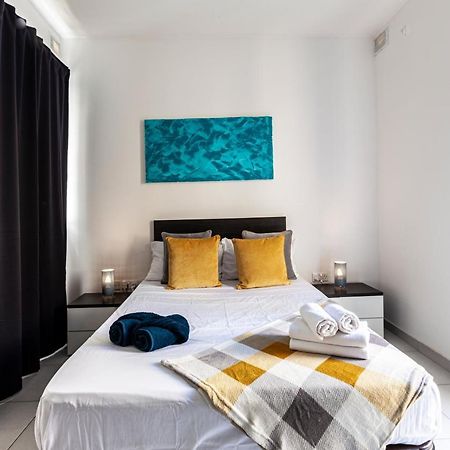 Z4 - Seafront Apartment Сейнт Полс Бей Екстериор снимка