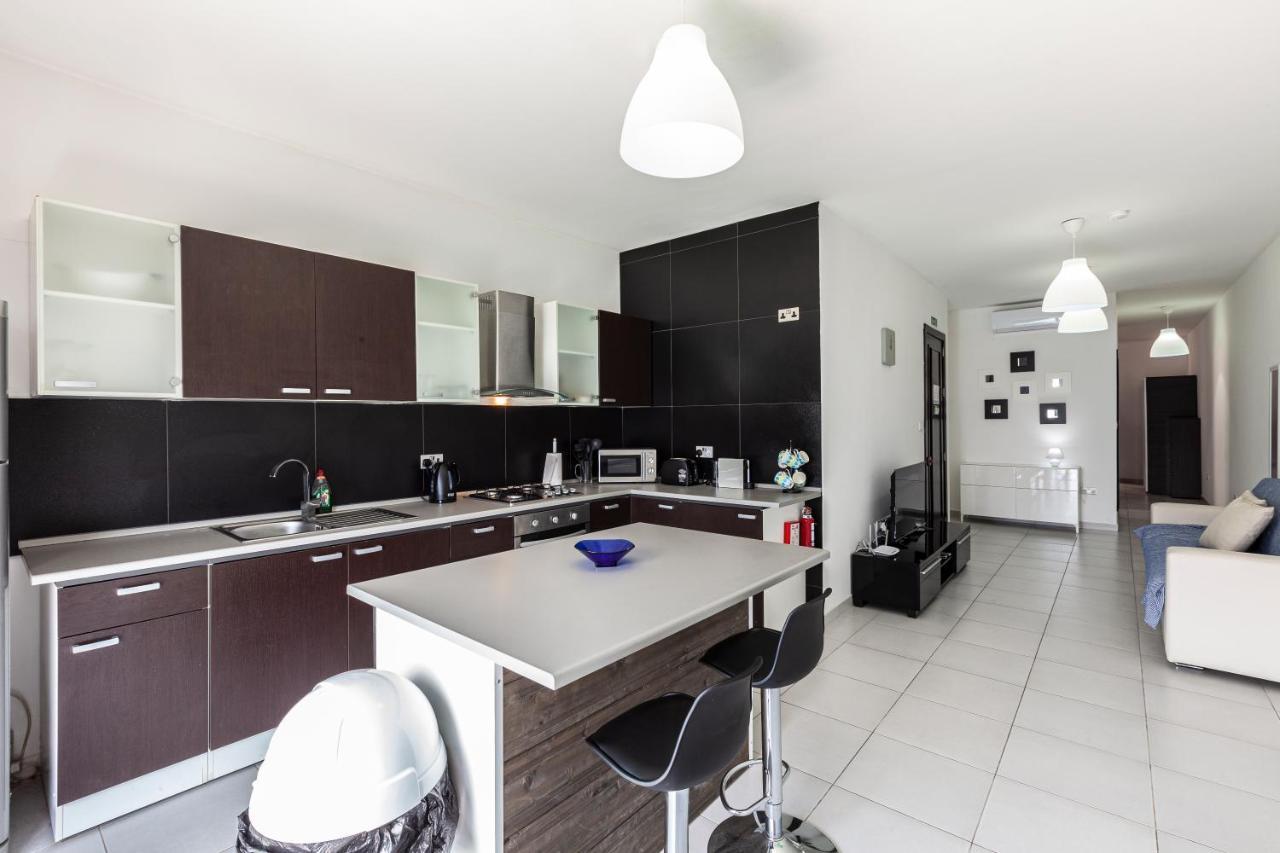 Z4 - Seafront Apartment Сейнт Полс Бей Екстериор снимка