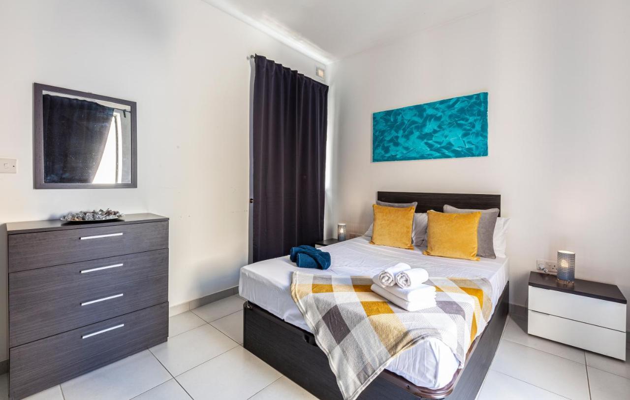 Z4 - Seafront Apartment Сейнт Полс Бей Екстериор снимка