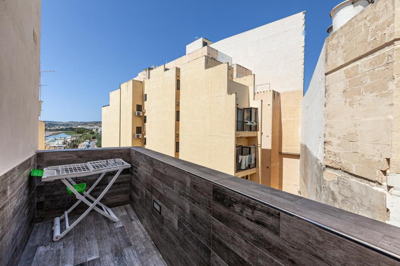 Z4 - Seafront Apartment Сейнт Полс Бей Екстериор снимка