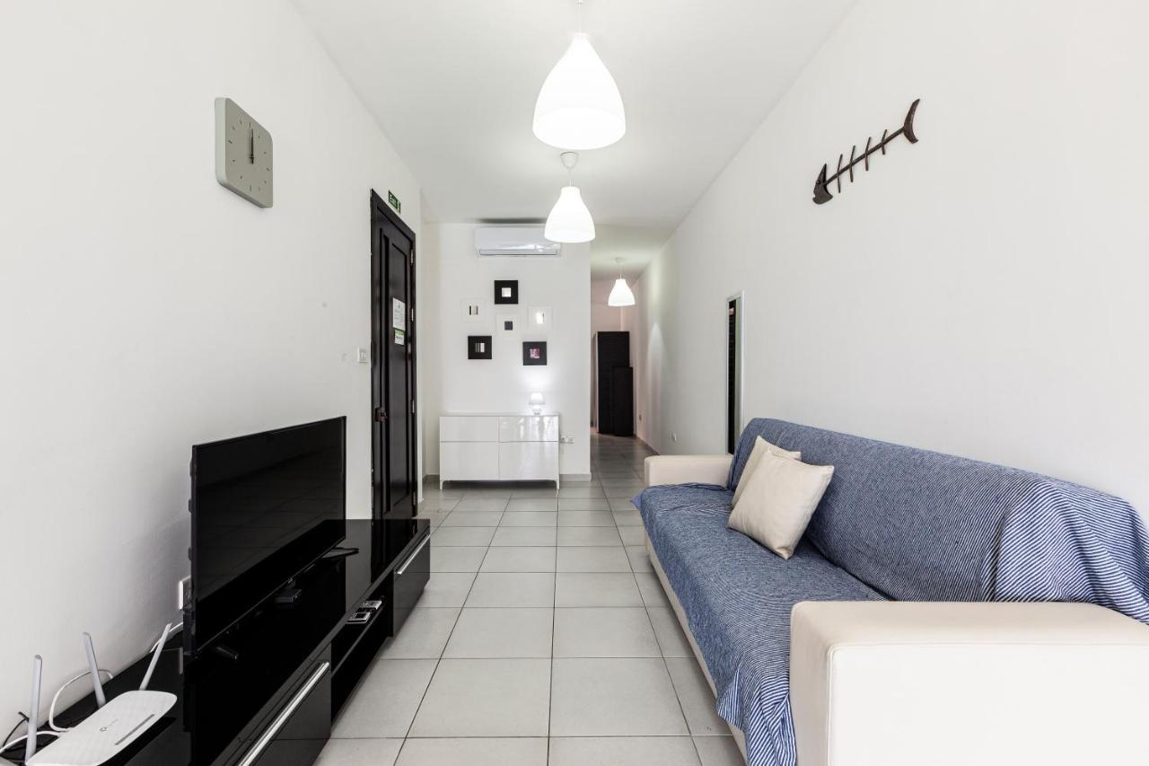Z4 - Seafront Apartment Сейнт Полс Бей Екстериор снимка