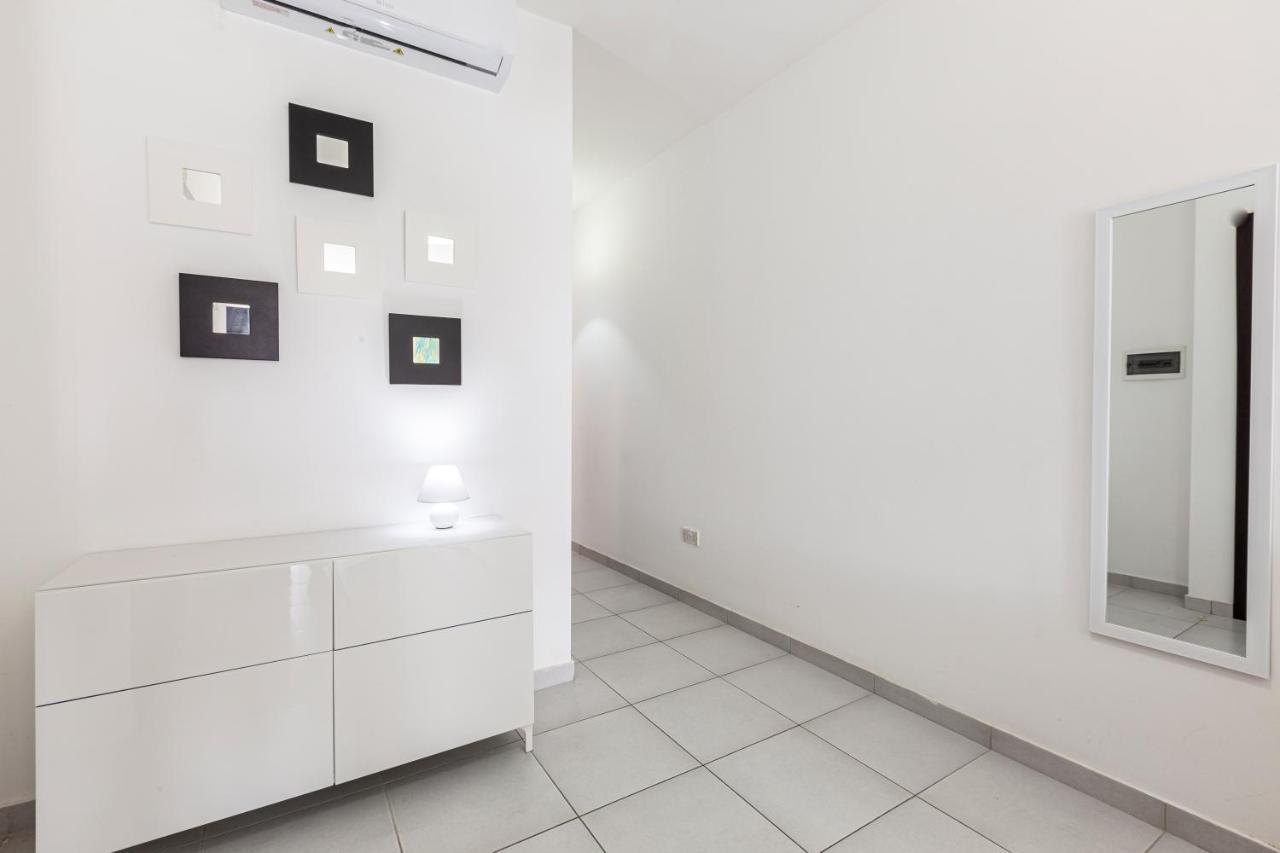 Z4 - Seafront Apartment Сейнт Полс Бей Екстериор снимка