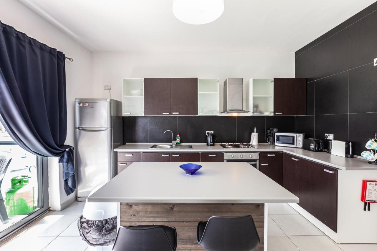 Z4 - Seafront Apartment Сейнт Полс Бей Екстериор снимка