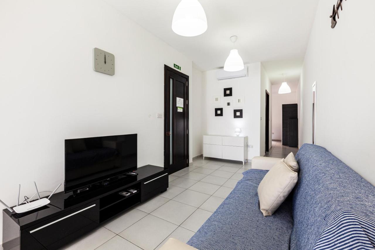 Z4 - Seafront Apartment Сейнт Полс Бей Екстериор снимка